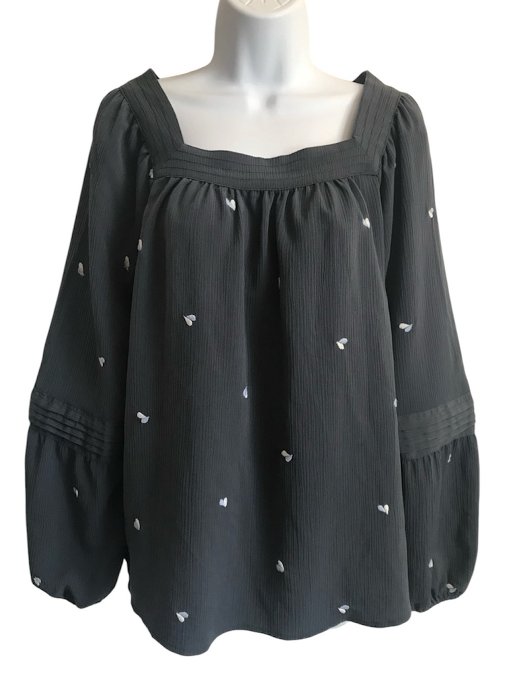 🔴 4/$15 LC Lauren Conrad Women’s M Gray & Heart Accent LS Peasant Blouse in EUC